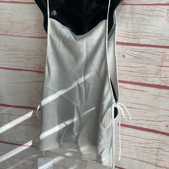 Commense Cowlick Side Cutout Midi Crop Top Ivory/White Small - Picture 4 of 4